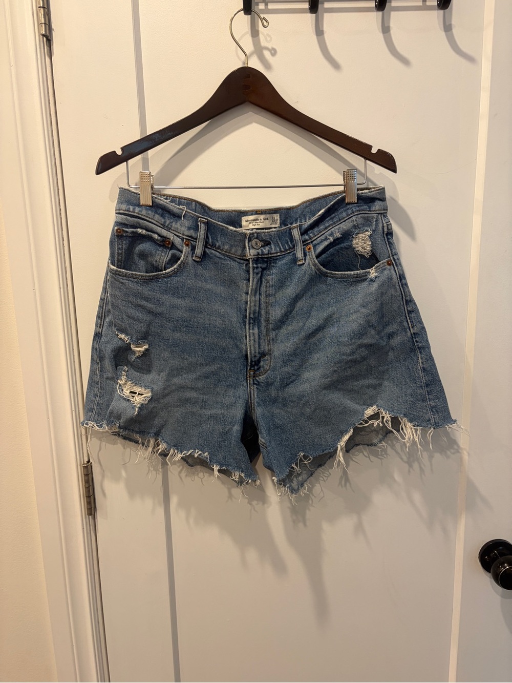 Abercrombie curve mom High-Rise Denim Shorts - Light Blue - Picture 2 of 9